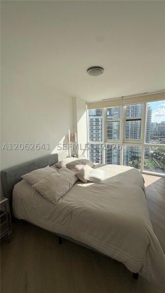 Apartment for rent at Trump Royale 1801A