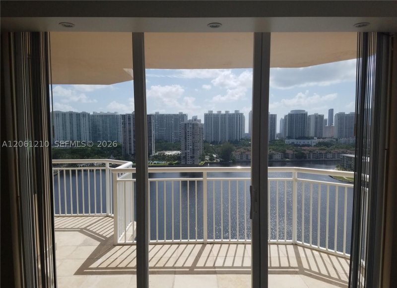 Comprar apartamento no Del Prado Aventura 1805