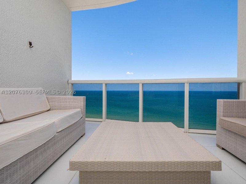 Comprar apartamento en Trump Tower Two 2504