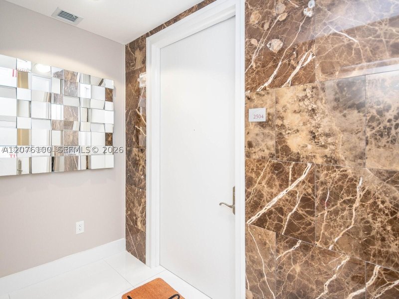 Comprar apartamento en Trump Tower Two 2504