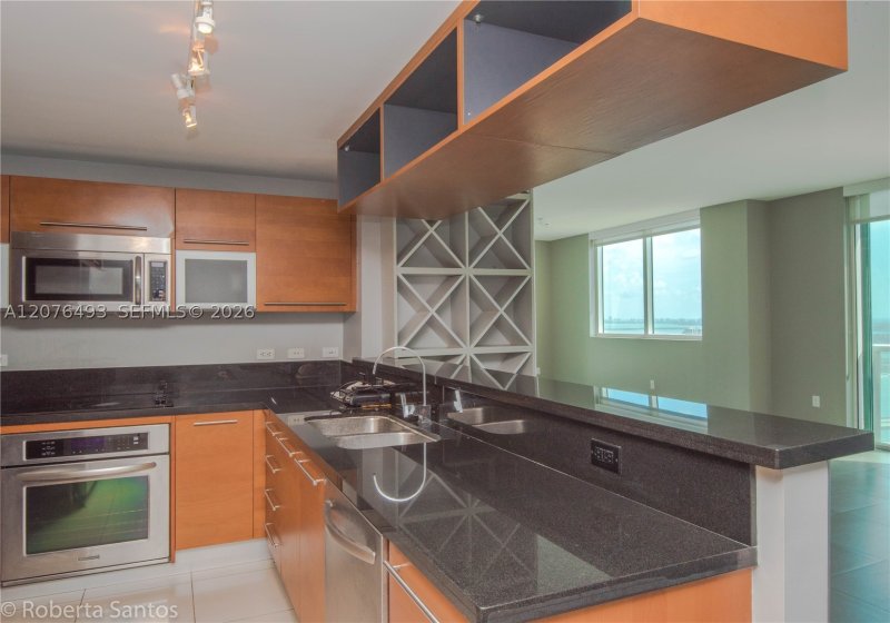 Aluguel de apartamento no Vizcayne Everglades On The Bay 3802