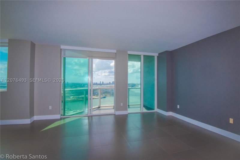 Aluguel de apartamento no Vizcayne Everglades On The Bay 3802