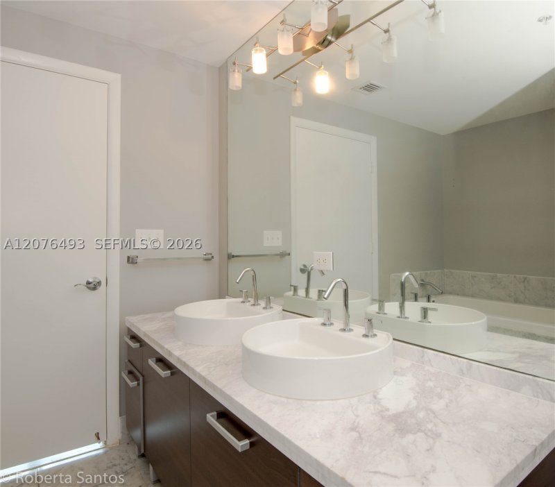 Aluguel de apartamento no Vizcayne Everglades On The Bay 3802