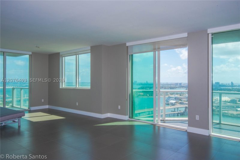 Aluguel de apartamento no Vizcayne Everglades On The Bay 3802