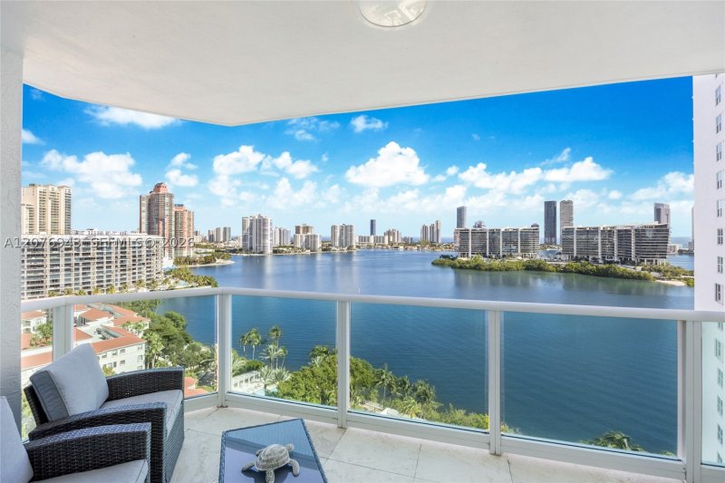 Comprar apartamento en Peninsula II 1607