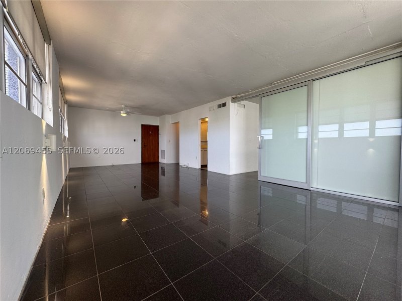 Aluguel de apartamento no South Bay Club 734
