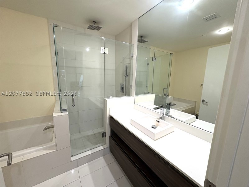 Aluguel de apartamento no 1100 Millecento 811
