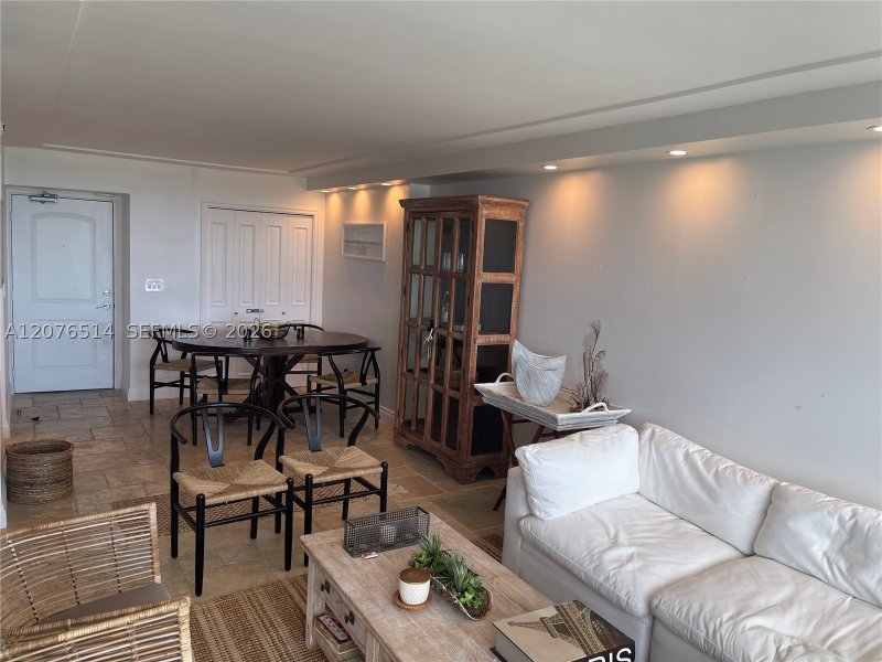 Apartment for rent at Arlen House 1924
