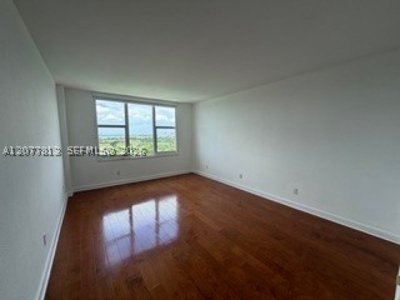 Alquiler de apartamento en 5600 Collins 15J