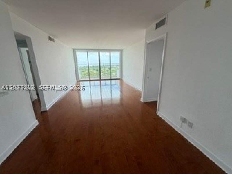 Alquiler de apartamento en 5600 Collins 15J