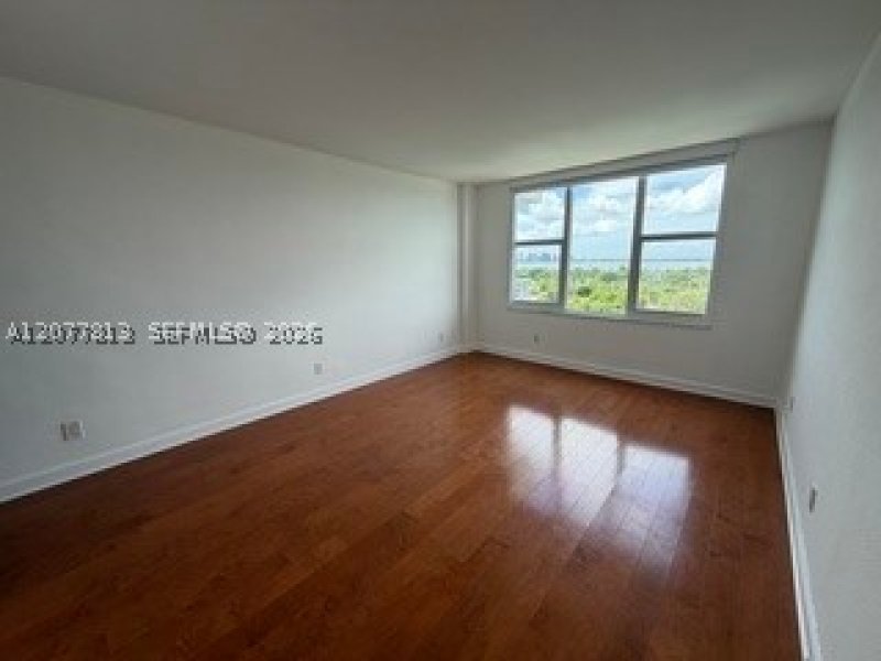 Alquiler de apartamento en 5600 Collins 15J