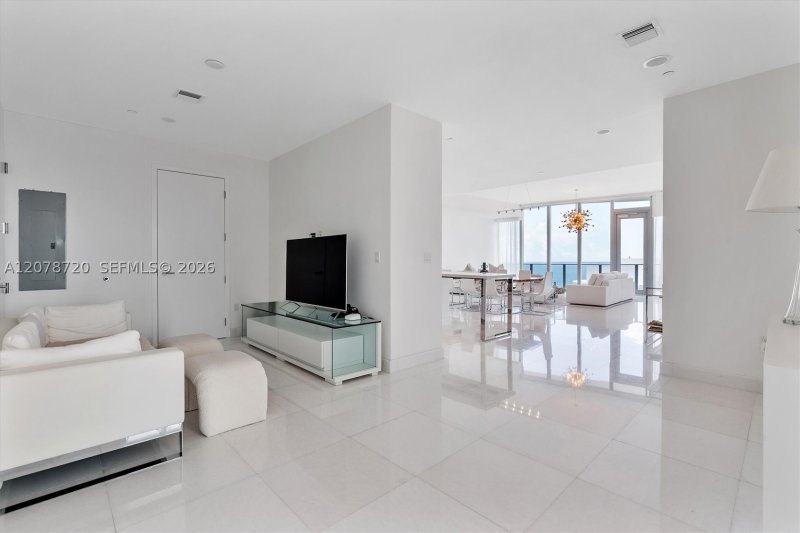 Aluguel de apartamento no Chateau Beach Residences 2203
