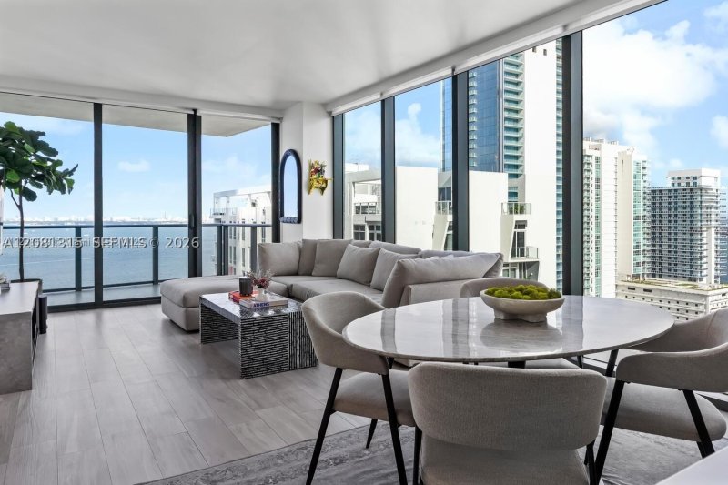 Icon Bay Apt #2008