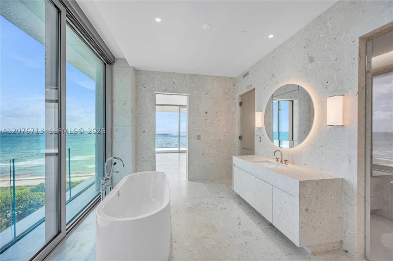 Comprar apartamento en Seaway North at the Surf Club 701