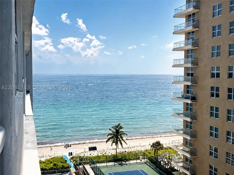 Comprar apartamento en La Mer Estates 1206
