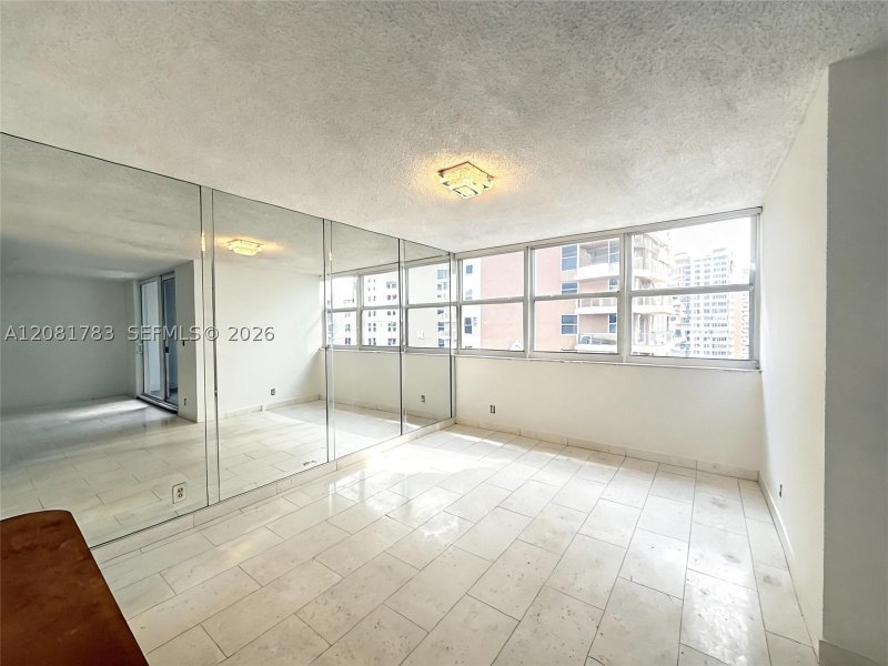 Comprar apartamento en La Mer Estates 1206