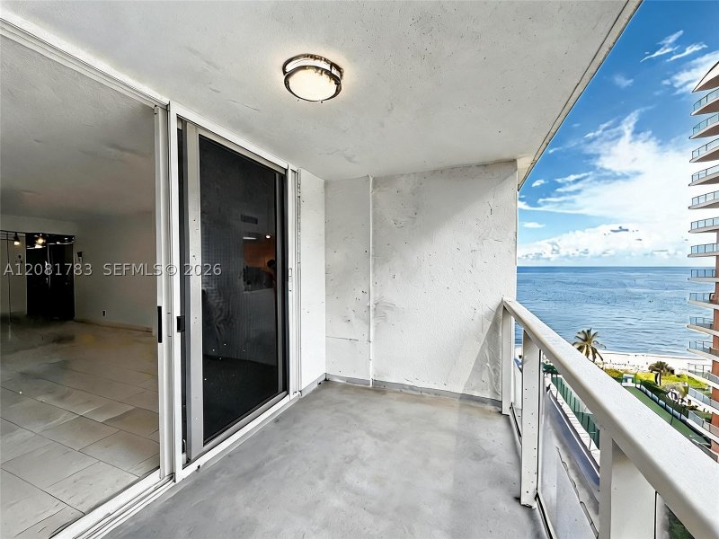 Comprar apartamento en La Mer Estates 1206