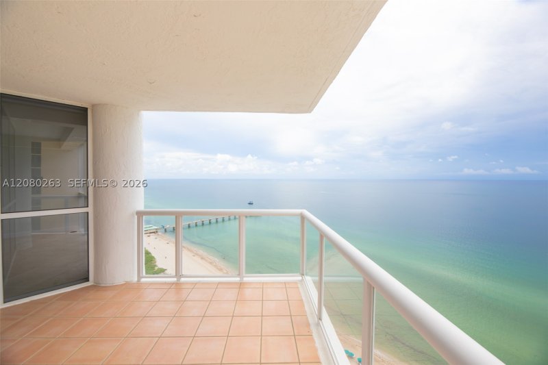 Condo for sale at Oceania 1 2311