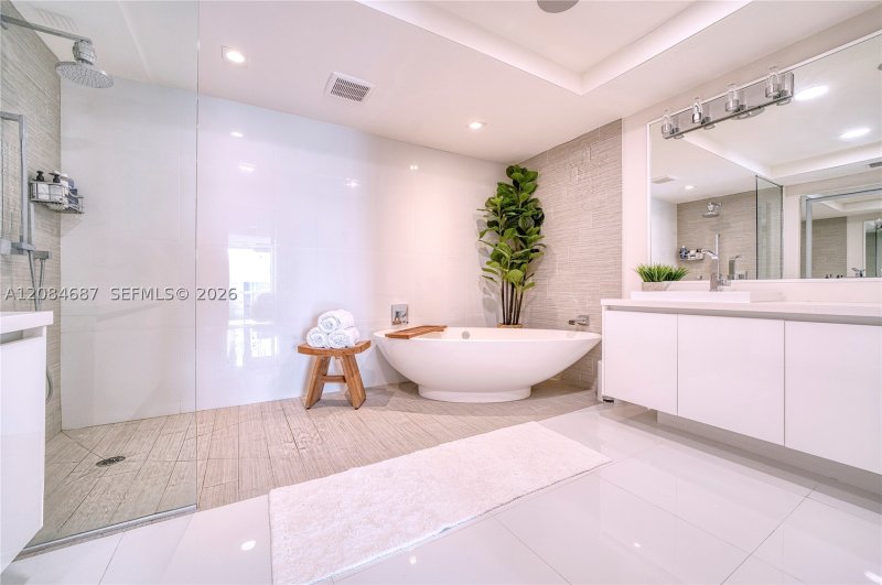 Comprar apartamento en Parque Towers at St. Tropez 4-1701