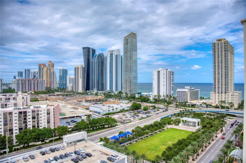 Comprar apartamento en Parque Towers at St. Tropez 4-1701