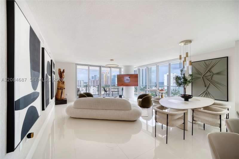 Comprar apartamento en Parque Towers at St. Tropez 4-1701