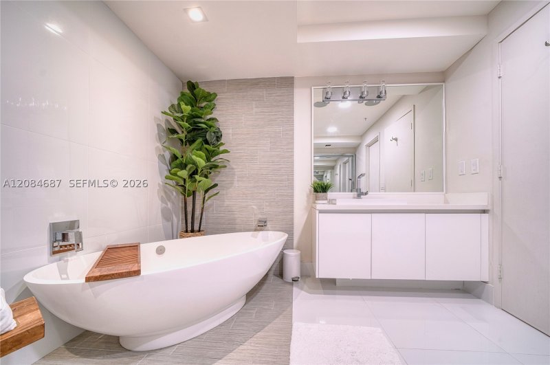 Comprar apartamento en Parque Towers at St. Tropez 4-1701