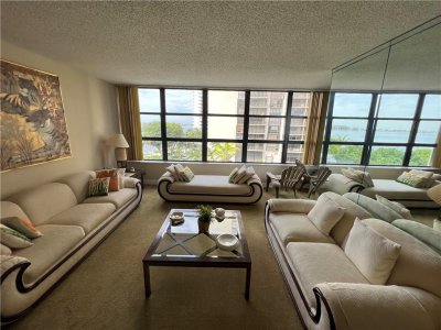 Brickell Shores Apt #606