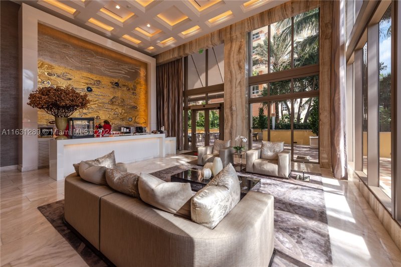 Condo for sale at Mansions at Acqualina 1802