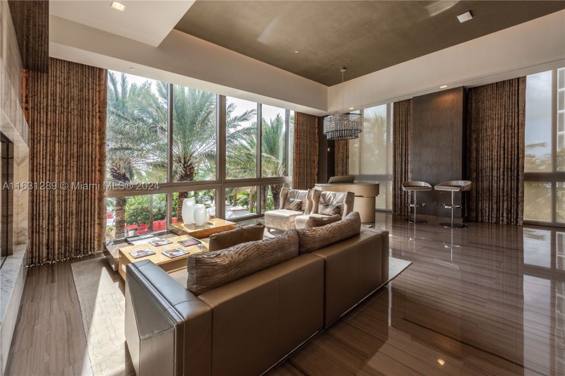Condo for sale at Mansions at Acqualina 1802
