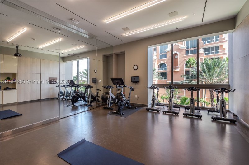 Condo for sale at Mansions at Acqualina 1802