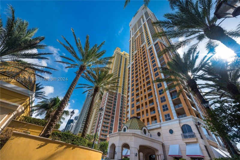 Condo for sale at Mansions at Acqualina 1802