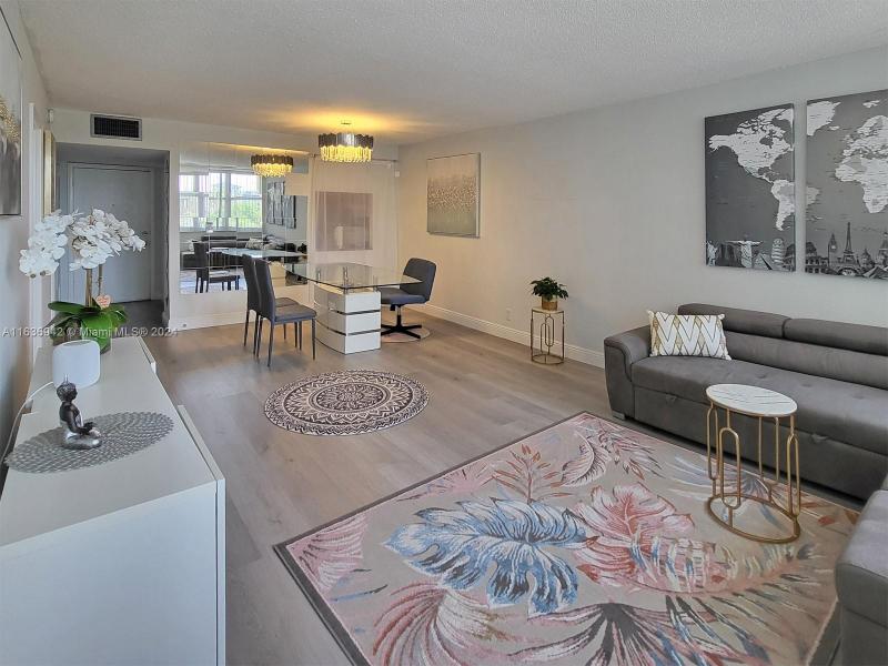 Condo for sale at Imperial Towers 206