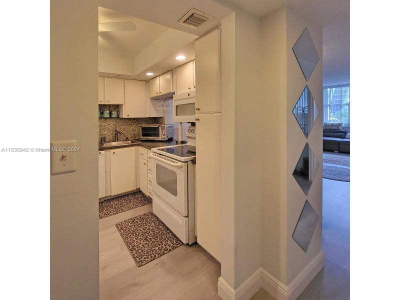 Condo for sale at Imperial Towers 206