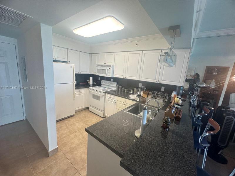 The Wave Condo Apt #809