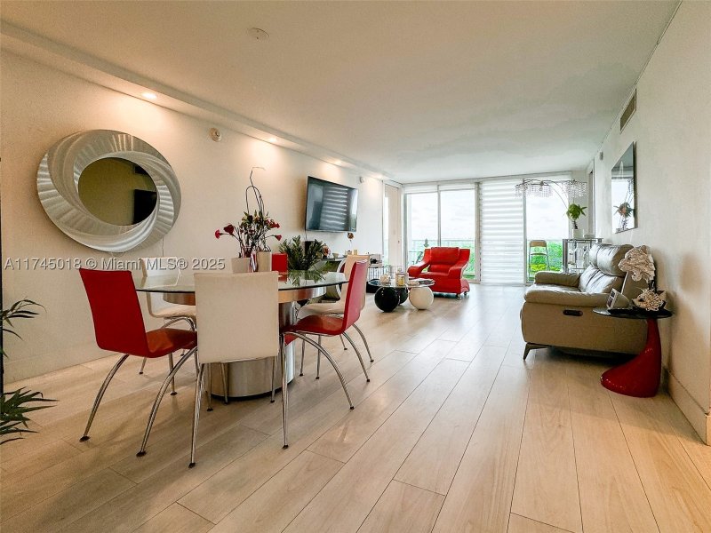 Condo for sale at Arlen House 721