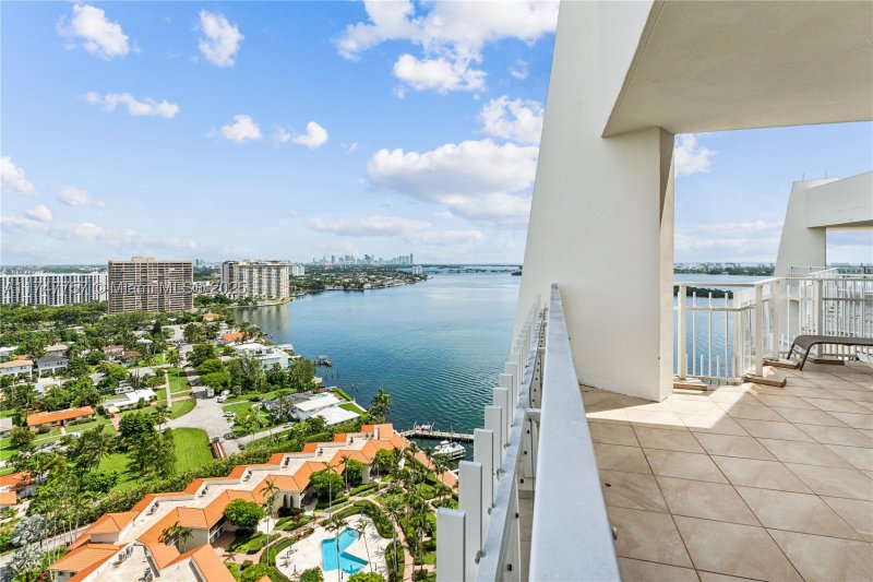 Condo for sale at Towers of Quayside 4 TS3