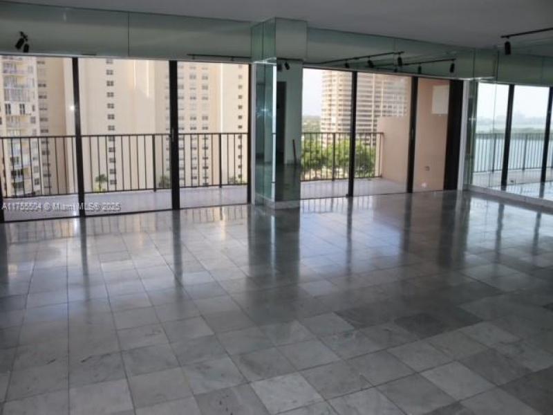 Comprar apartamento en The Cricket Club 1108
