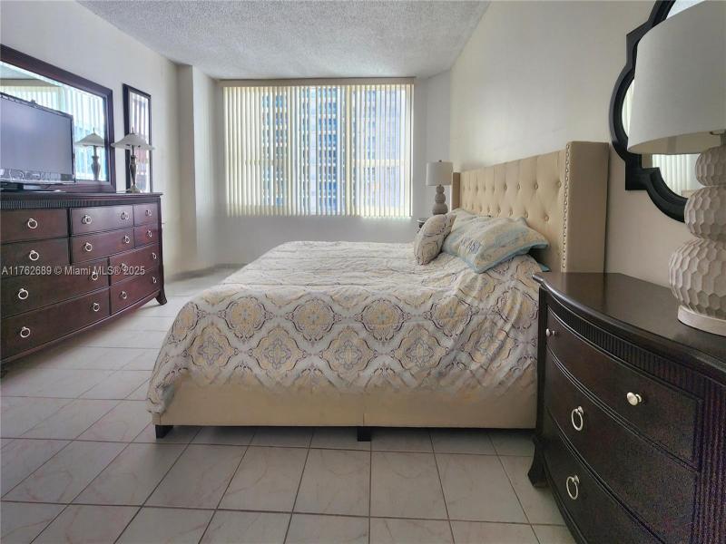 Apartment for rent at Alexander Towers 819