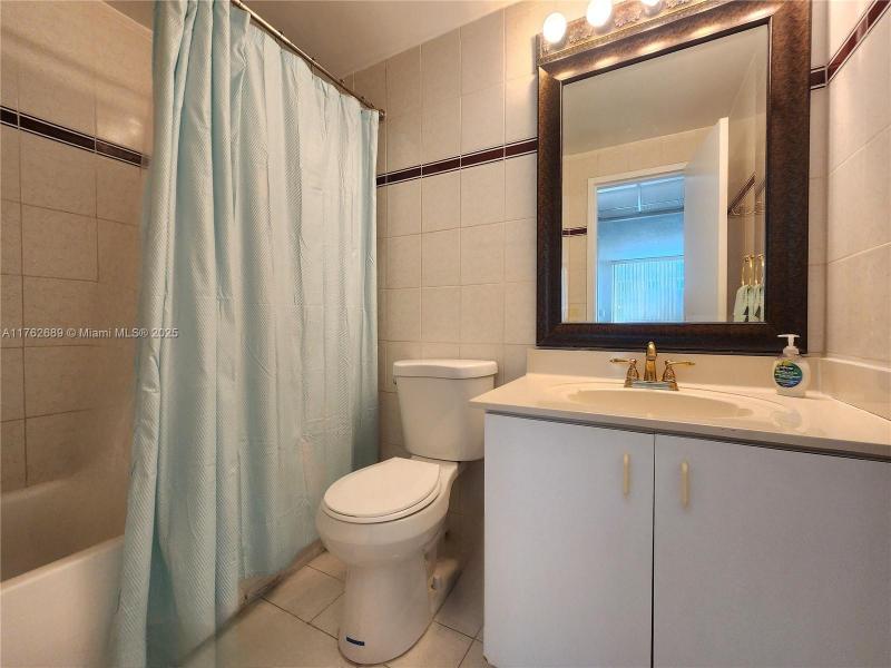 Apartment for rent at Alexander Towers 819