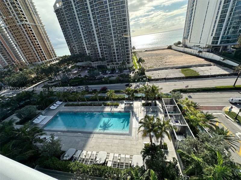 Aurora Apt #902