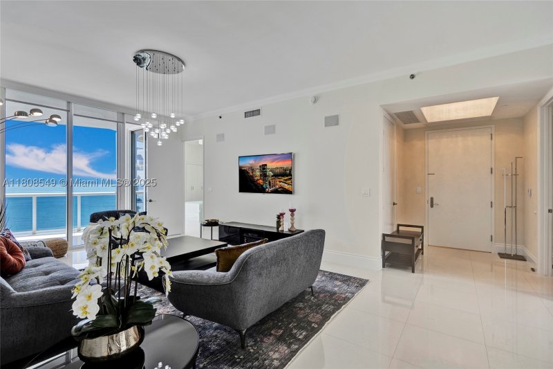 Apartment for rent at Trump Tower One 1604
