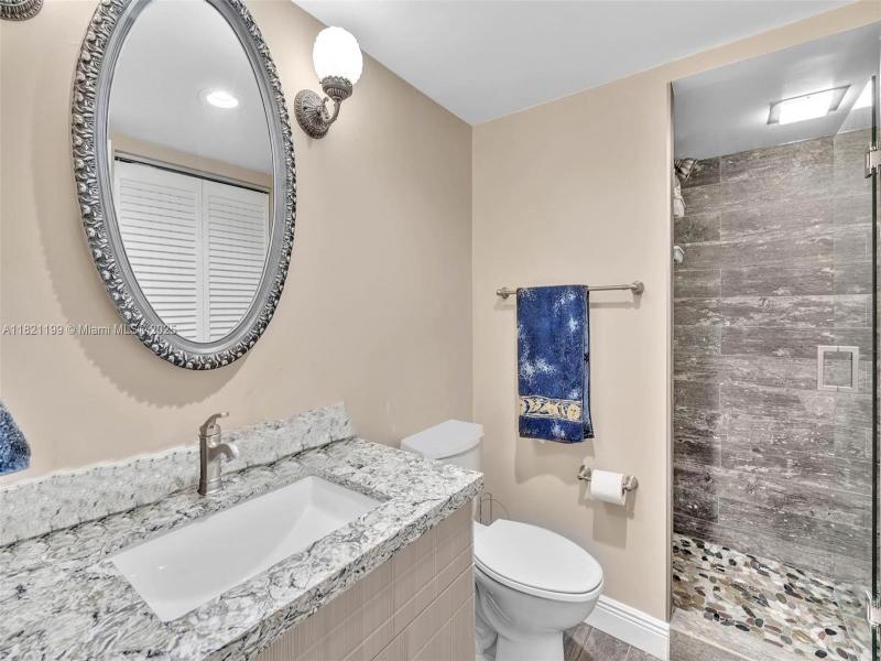 Condo for sale at Prince George 5J