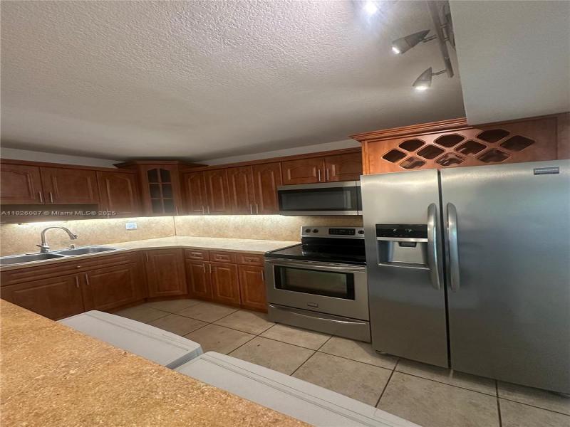 Property photo # 9