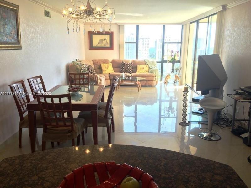 Comprar apartamento no Coronado I 2233