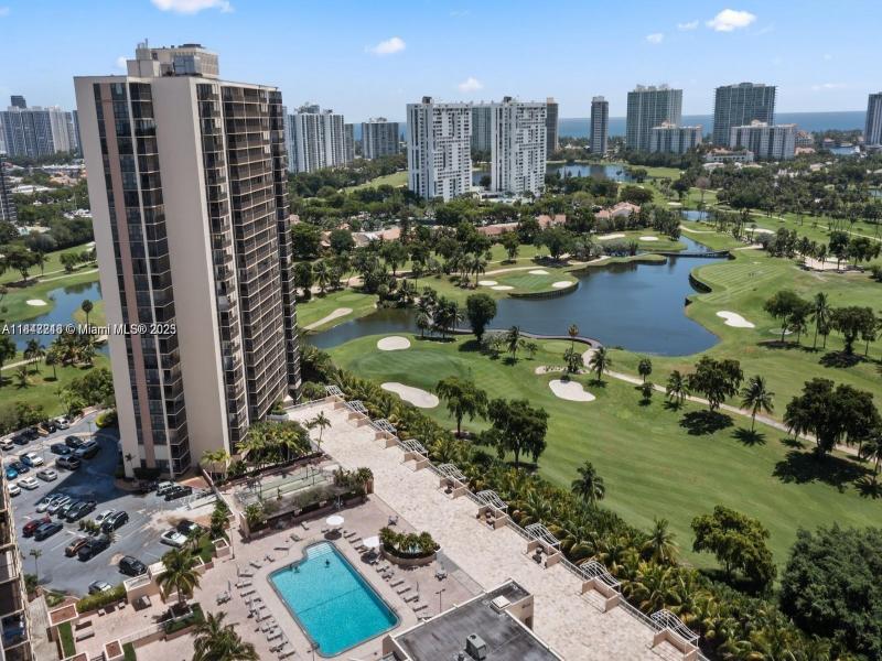 Comprar apartamento no Coronado I 2233