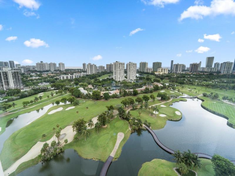 Comprar apartamento no Coronado I 2233