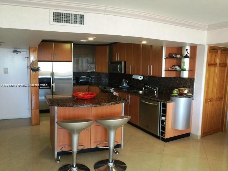 Comprar apartamento no Coronado I 2233