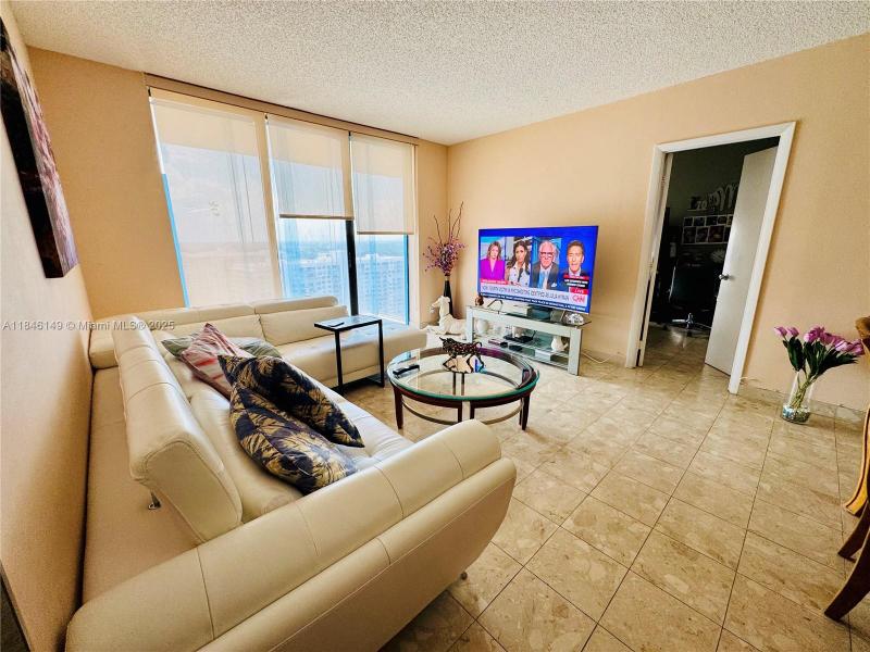 Comprar apartamento no Biscayne Cove PH03