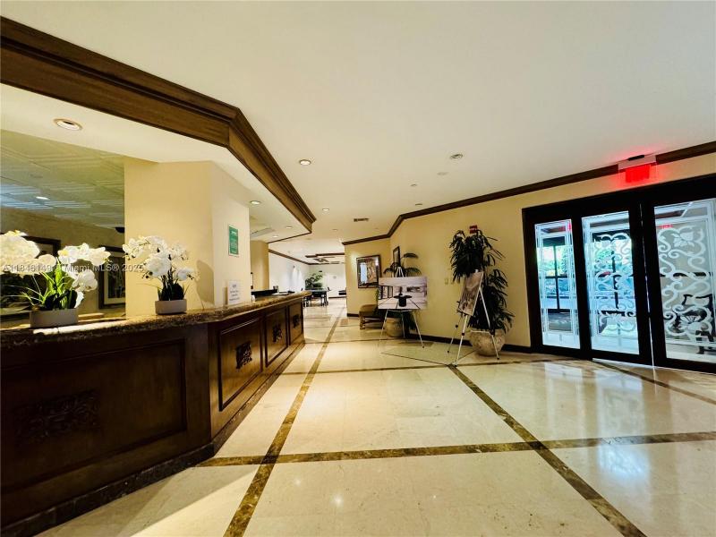 Comprar apartamento no Biscayne Cove PH03
