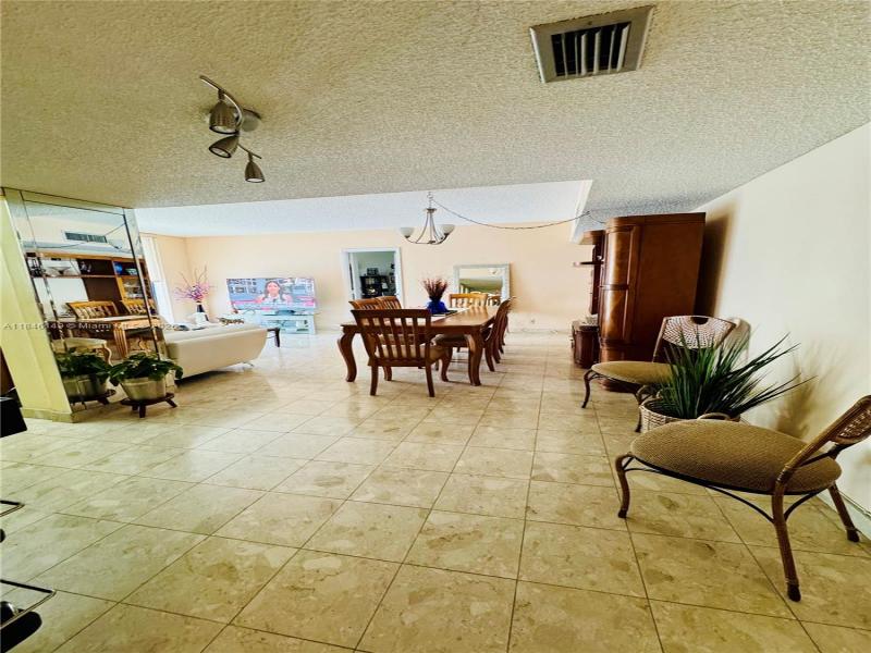 Comprar apartamento no Biscayne Cove PH03